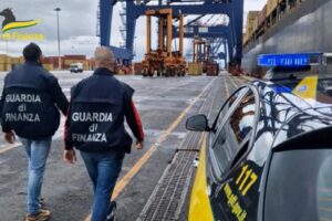 Sequestrati quasi 800 kg di cocaina al porto di Gioia Tauro