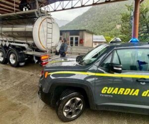 La Finanza sequestra autotrasporto di benzina di contrabbando